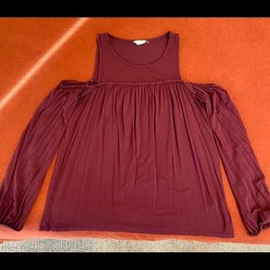 Open shoulder maroon long sleeve shirt